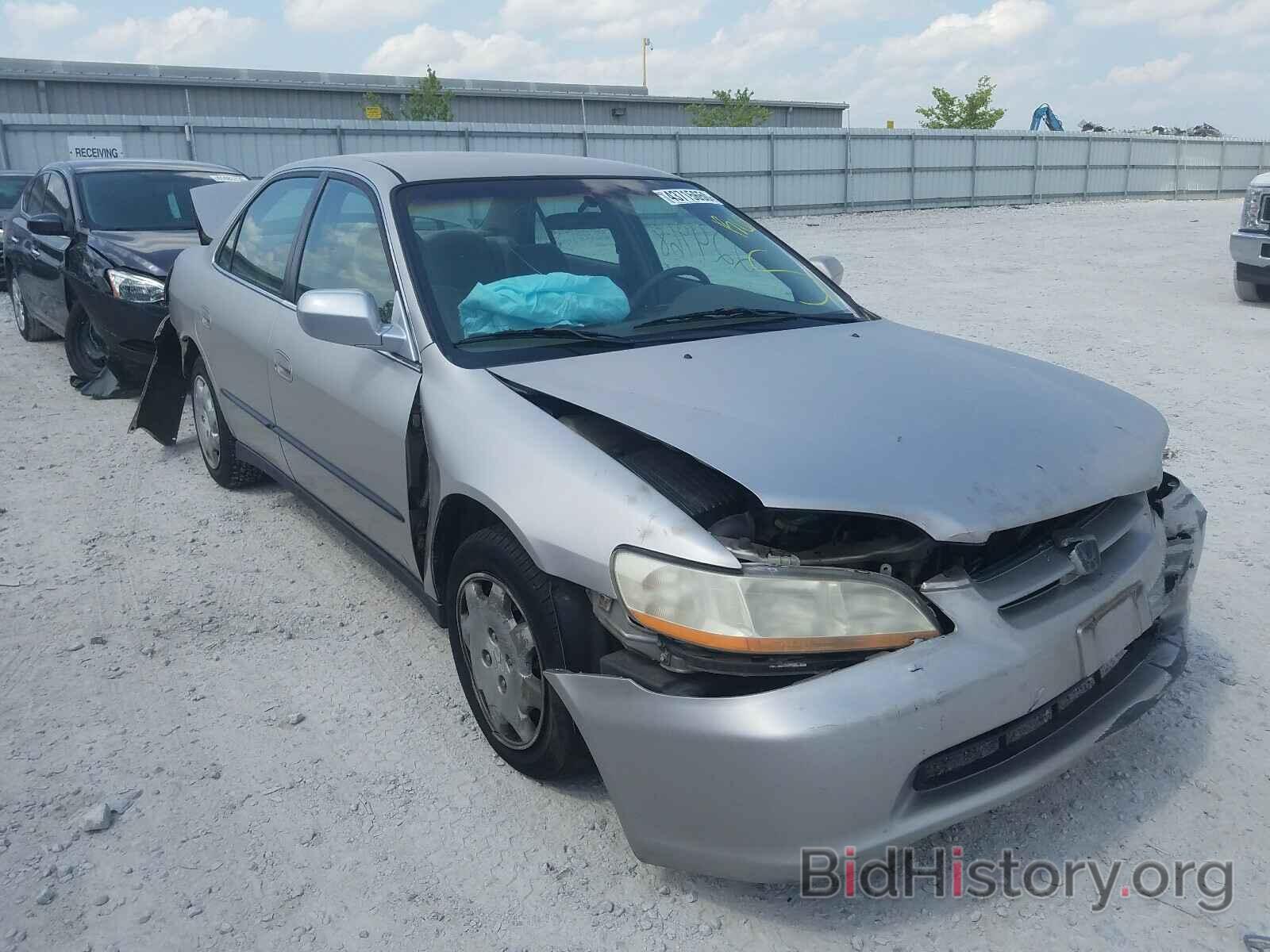 Photo 1HGCG5643XA041597 - HONDA ACCORD 1999