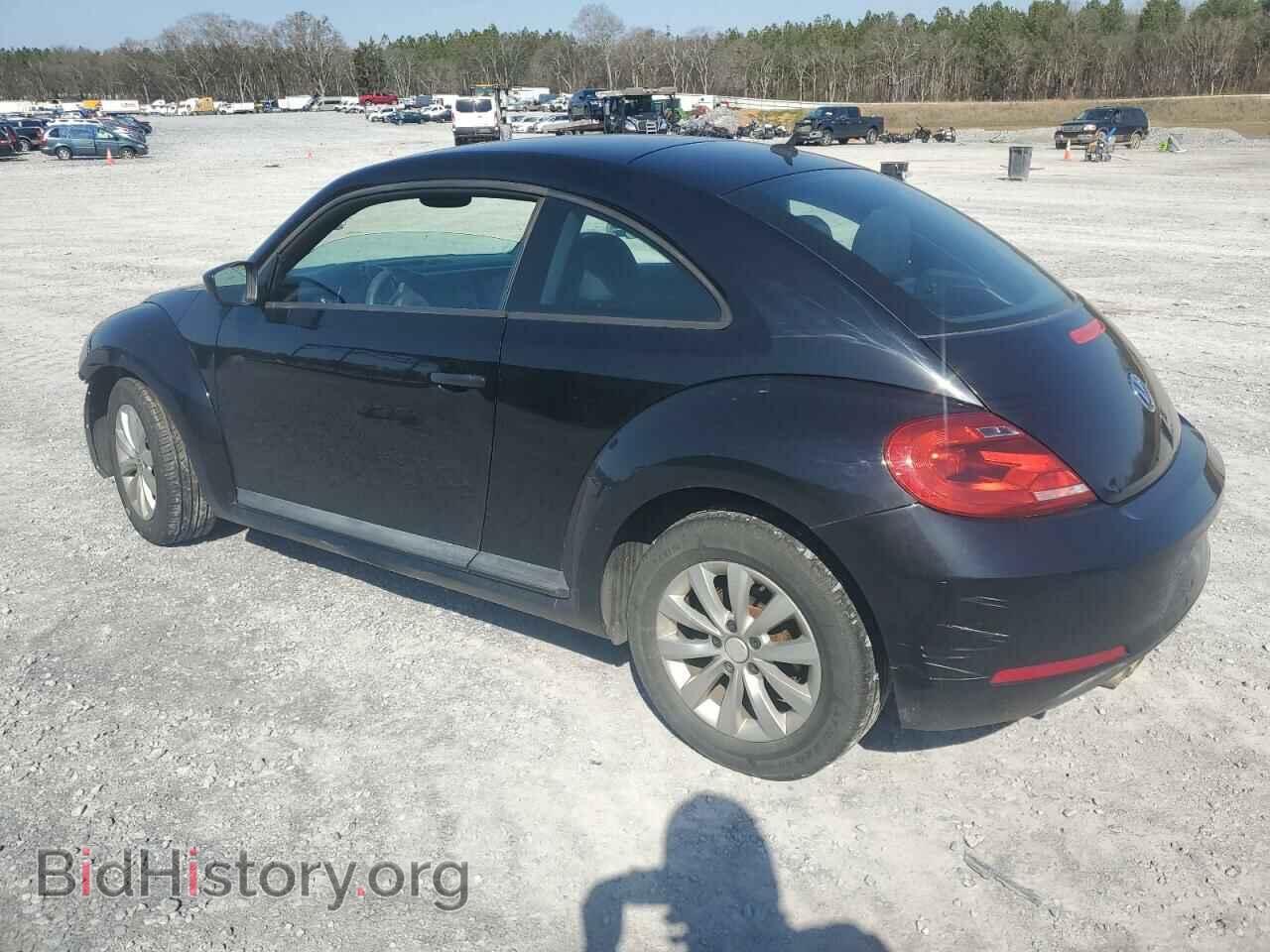 2013 VOLKSWAGEN BEETLE - VIN: 3VWFP7AT1DM630696 - Фото 2
