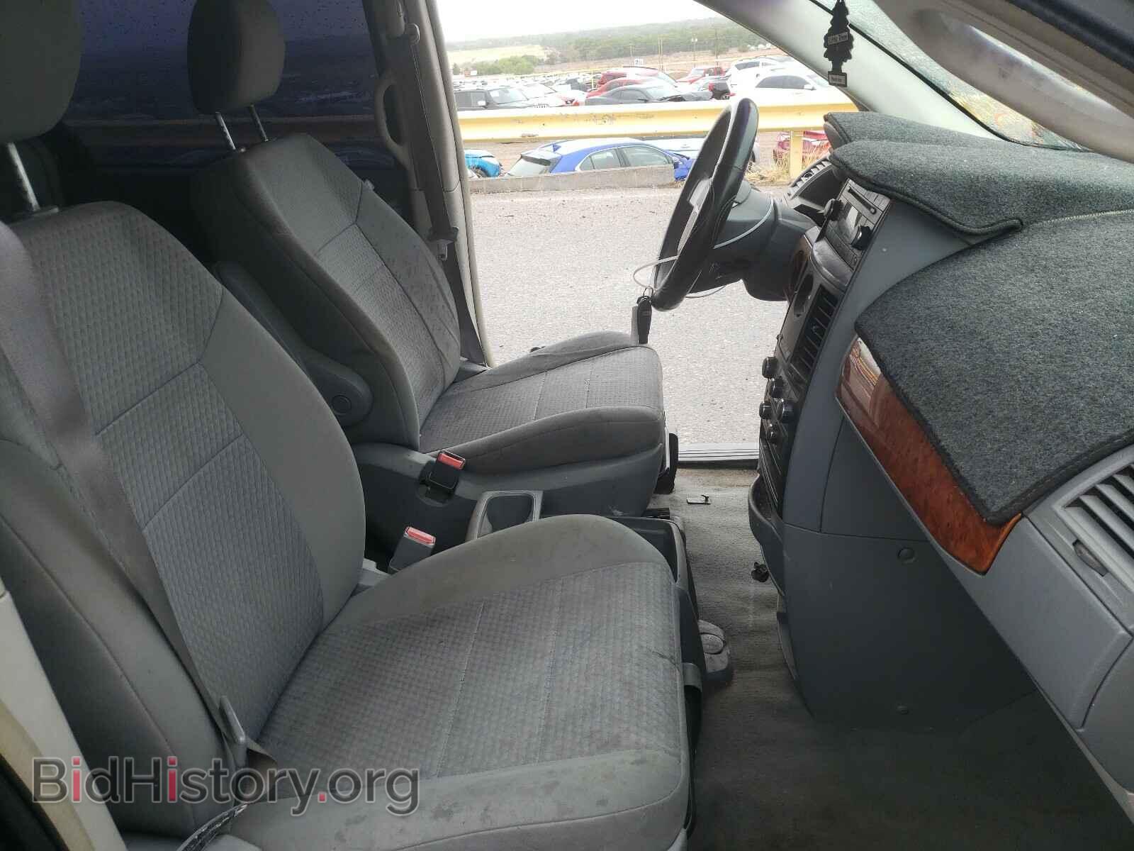 2008 CHRYSLER MINIVAN - VIN: 2A8HR44H48R618707 - Фото 5