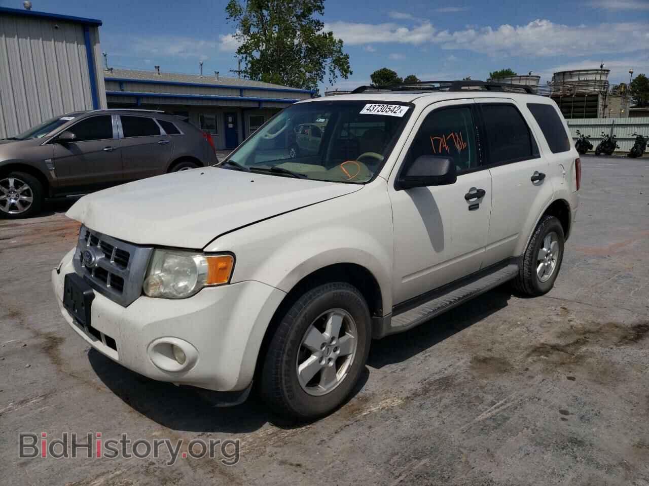 2011 FORD ESCAPE - VIN: 1FMCU0D73BKB28910 - Фото 2