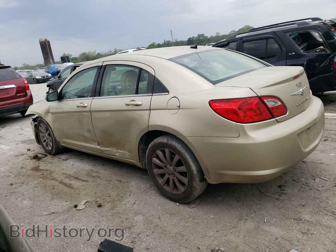 2010 CHRYSLER SEBRING - VIN: 1C3CC5FB1AN220332 - Фото 2