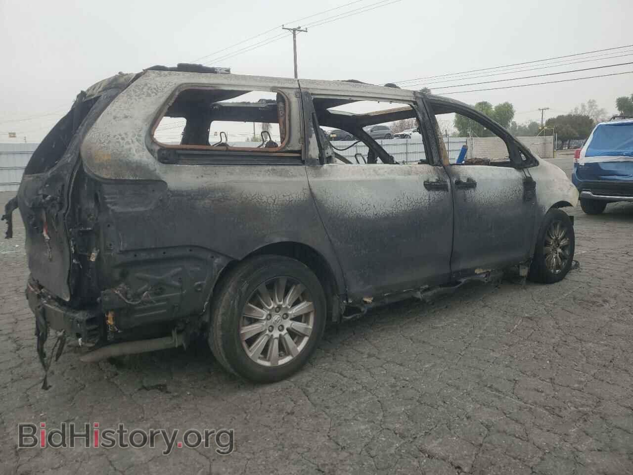 2017 TOYOTA All Models - VIN: 5TDYZ3DC6HS885795 - Фото 3