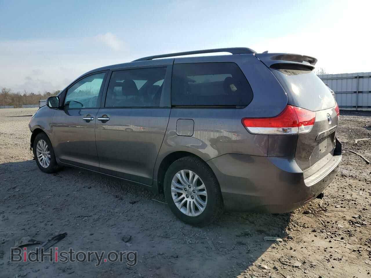 2011 TOYOTA All Models - VIN: 5TDYK3DCXBS085805 - Фото 2