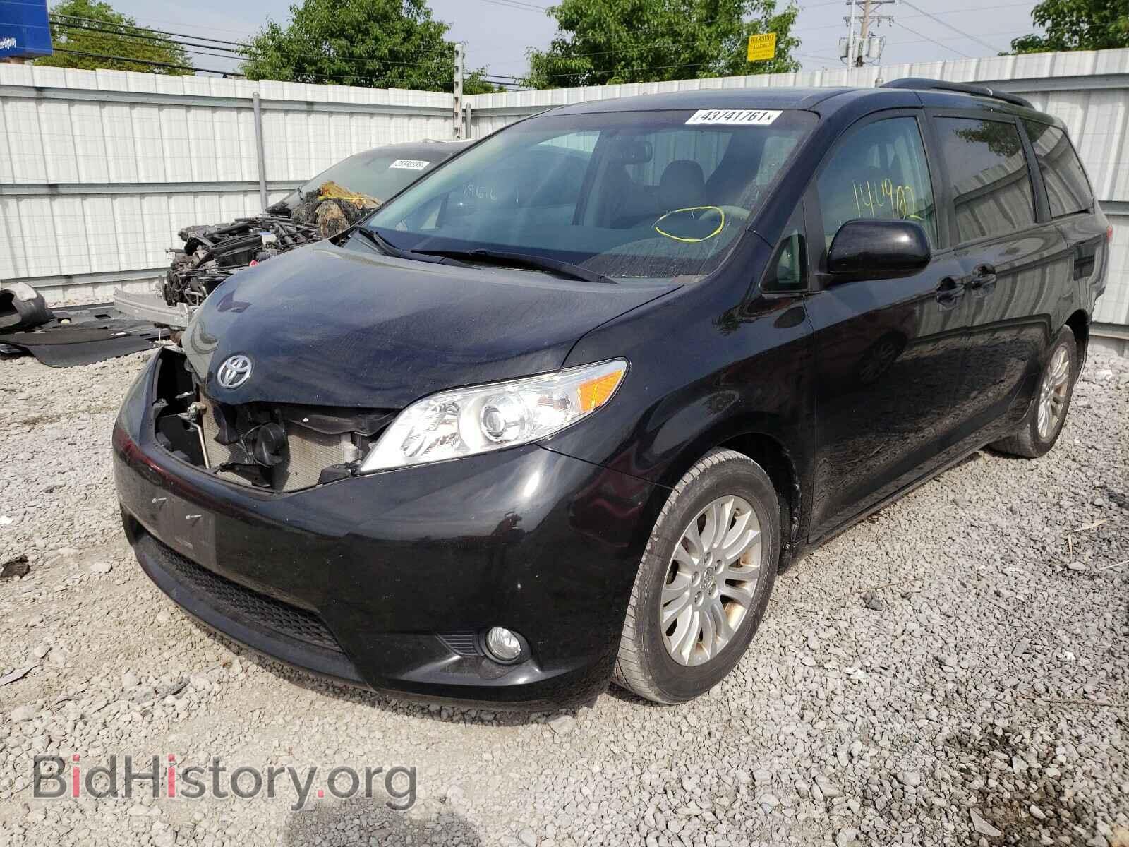 2013 TOYOTA SIENNA - VIN: 5TDYK3DC8DS366987 - Фото 2
