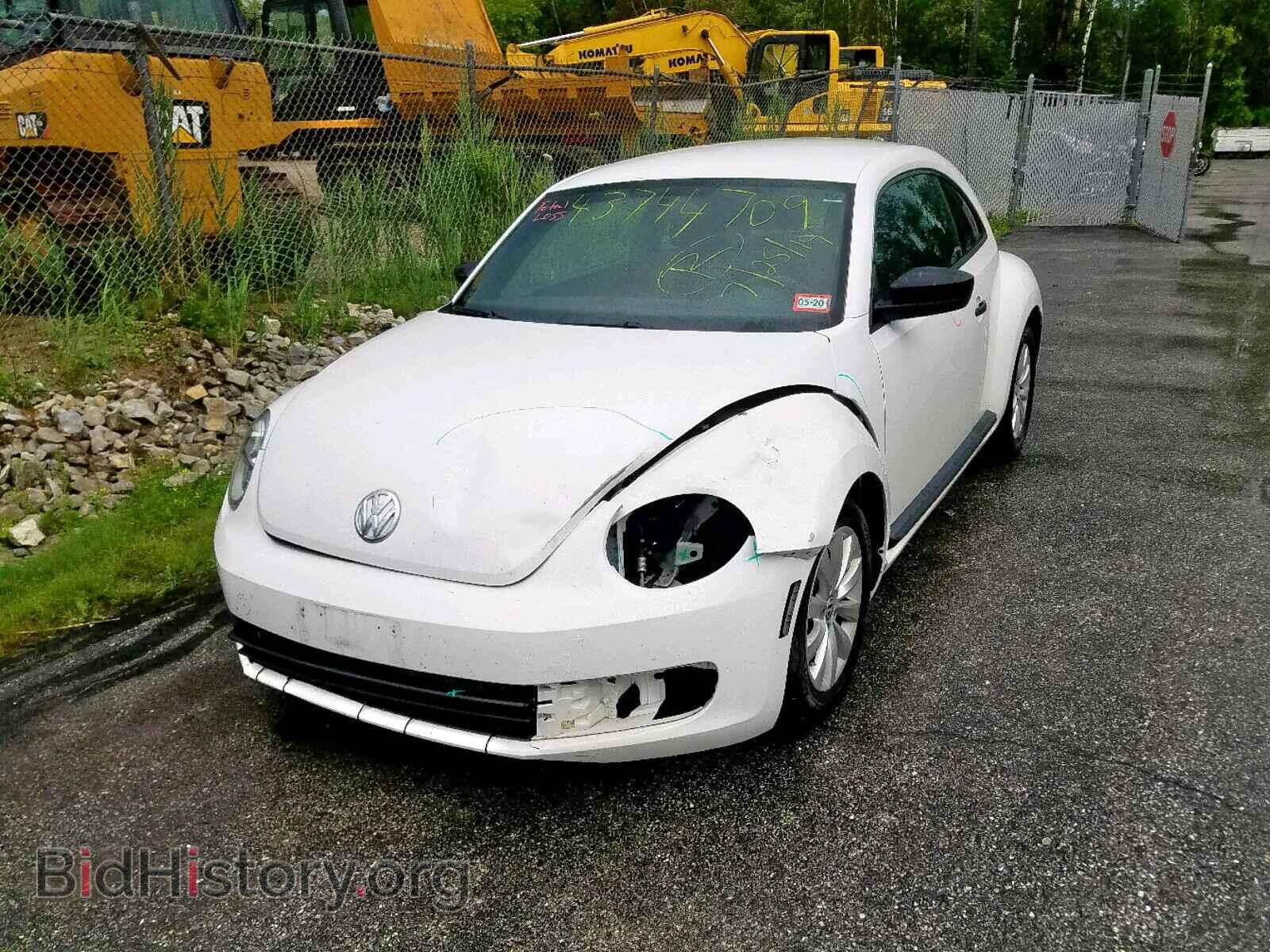 2014 VOLKSWAGEN BEETLE - VIN: 3VWFP7ATXEM609654 - Фото 2