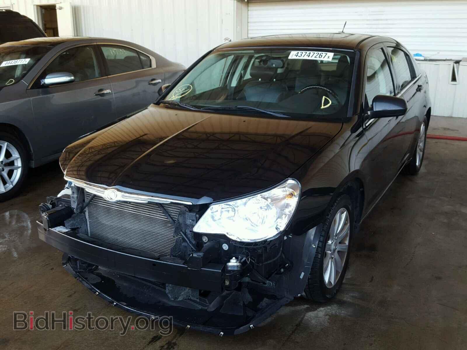 2010 CHRYSLER SEBRING - VIN: 1C3CC5FB7AN128867 - Фото 2