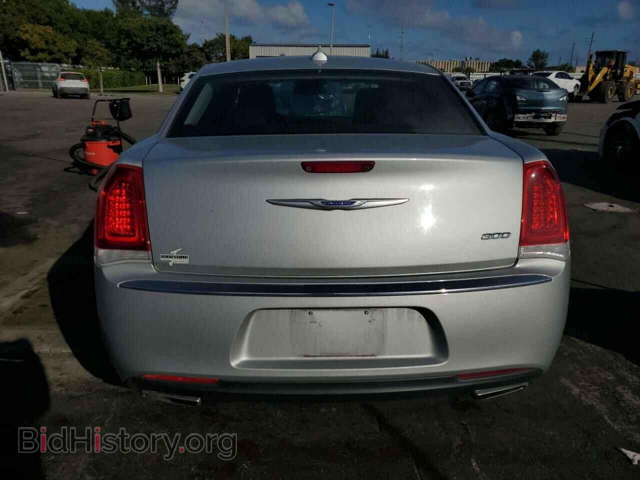 2019 CHRYSLER 300 - VIN: 2C3CCAAG4KH634369 - Фото 6