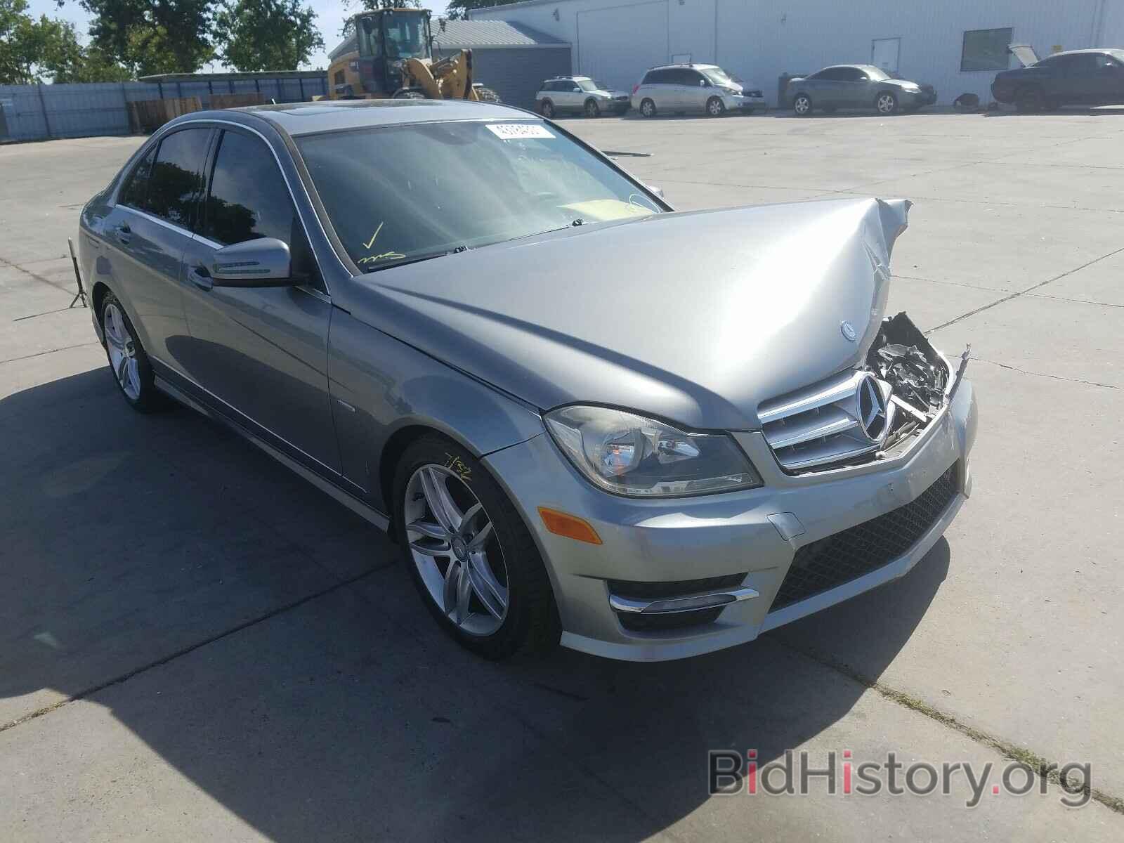 Photo WDDGF4HB3CR208017 - MERCEDES-BENZ C CLASS 2012