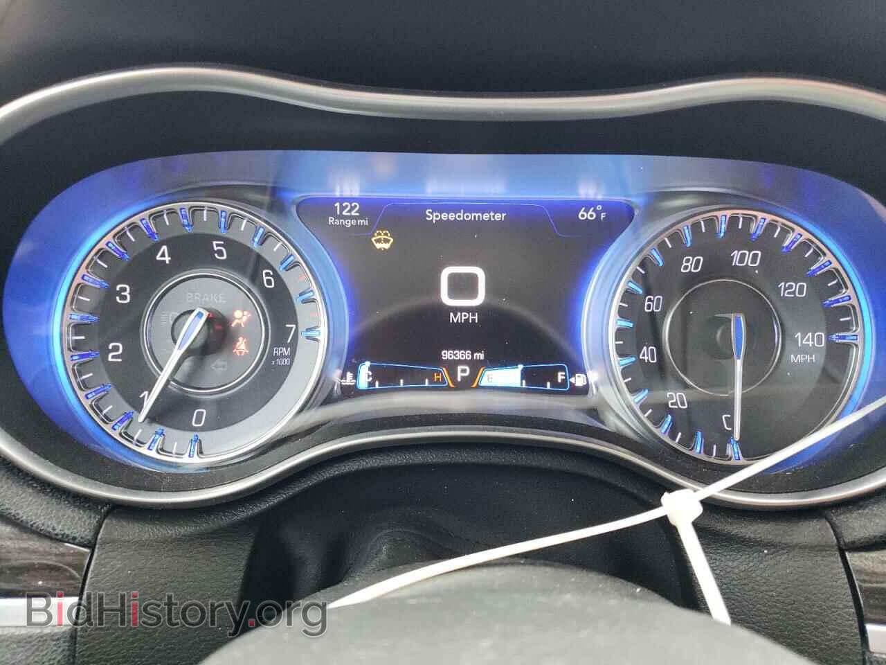 2016 CHRYSLER 300 - VIN: 2C3CCAAGXGH248482 - Фото 9