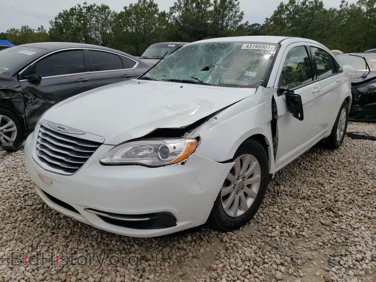 2011 CHRYSLER 200 - VIN: 1C3BC1FG3BN620247 - Фото 2