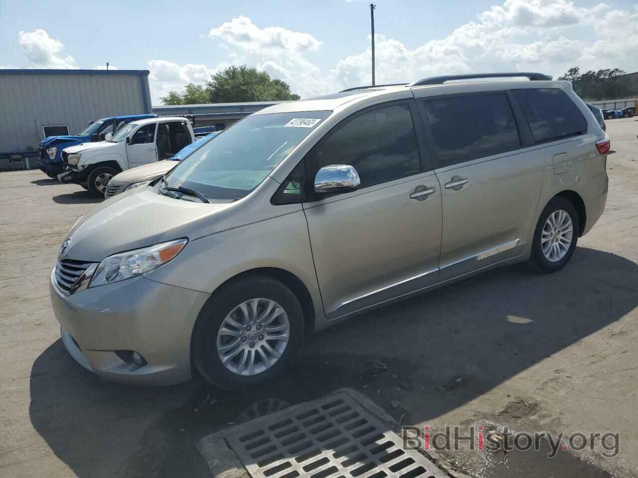 Фотография 5TDYK3DC8FS690296 - TOYOTA SIENNA 2015