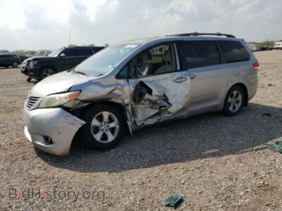 2013 Toyota SIENNA Sienna LE, серебристый — VIN 5TDKK3DC4DS313256, Copart