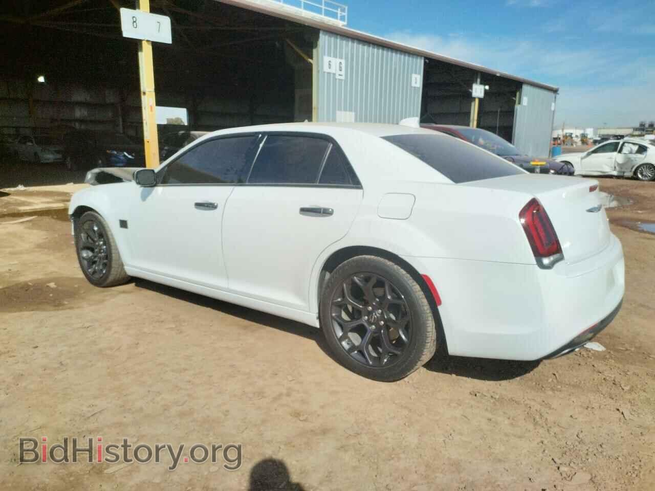 2019 CHRYSLER 300 - VIN: 2C3CCABG0KH555523 - Фото 2
