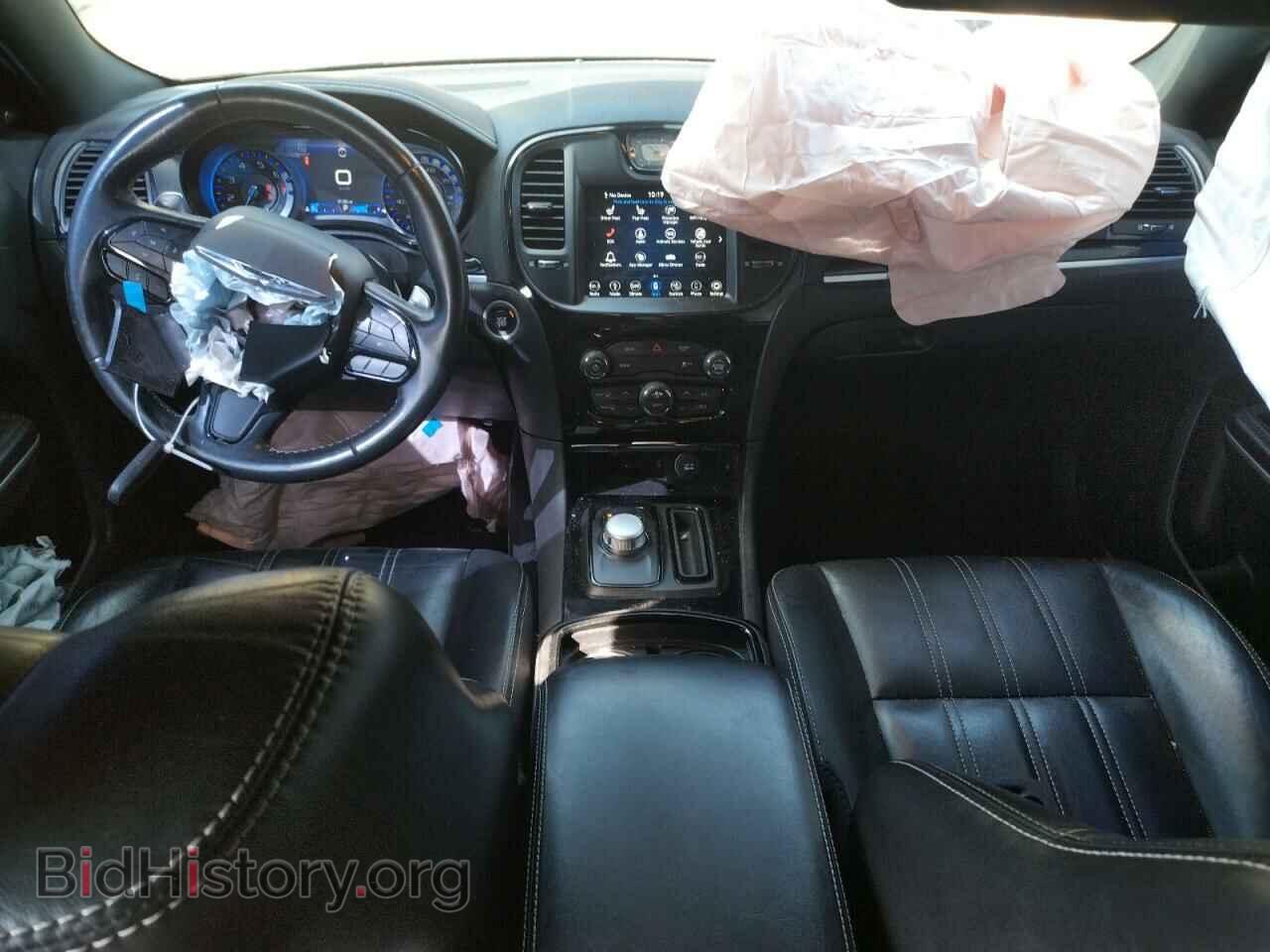 2019 CHRYSLER 300 - VIN: 2C3CCABG0KH555523 - Фото 8