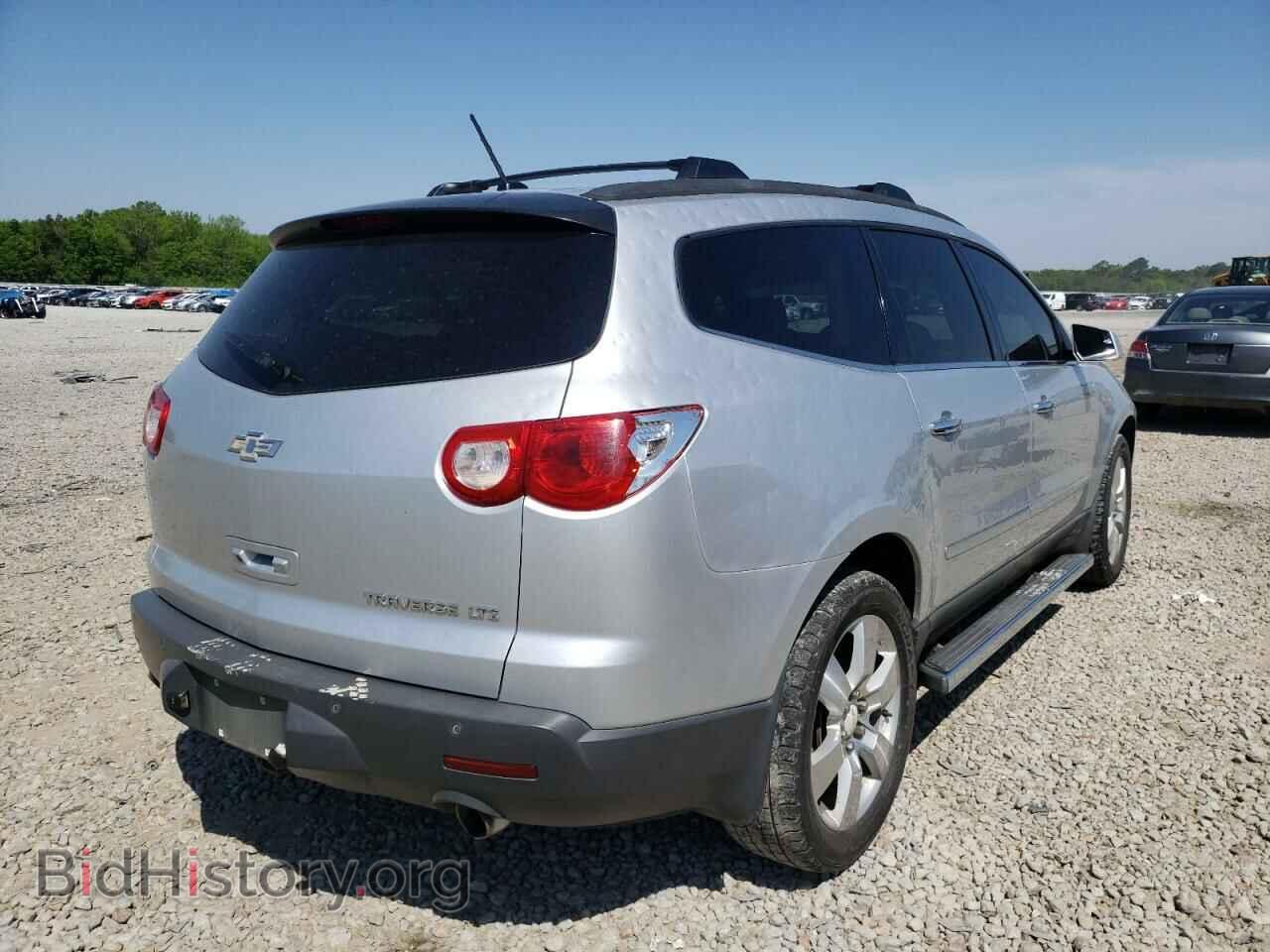 2010 CHEVROLET TRAVERSE - VIN: 1GNLRHED8AS155809 - Фото 4