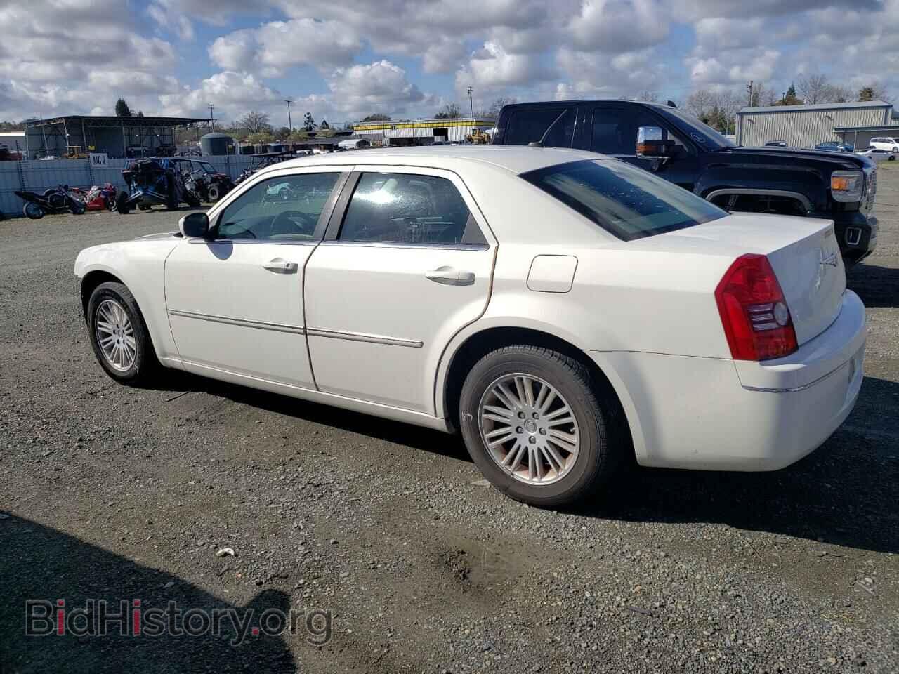 2008 CHRYSLER 300 - VIN: 2C3KA53G38H288653 - Фото 2