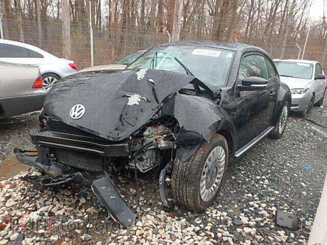 2013 VOLKSWAGEN BEETLE - VIN: 3VWJP7AT8DM683096 - Фото 2