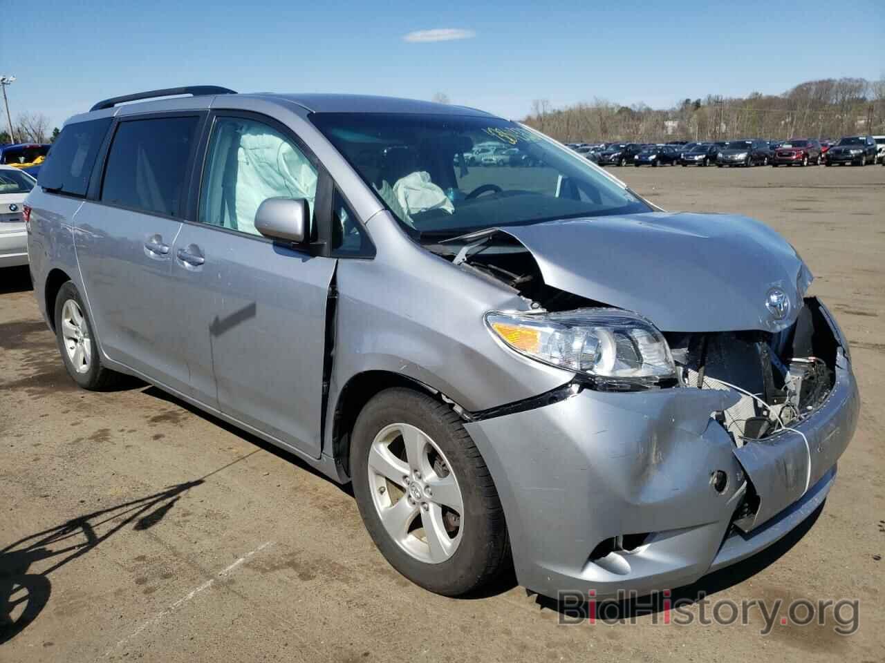 Фотография 5TDKK3DC8FS572268 - TOYOTA SIENNA 2015