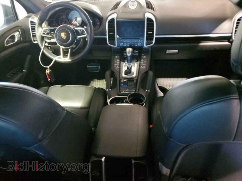 2017 Porsche CAYENNE (VIN WP1AB2A21HLA53258) — photo 8 of 13