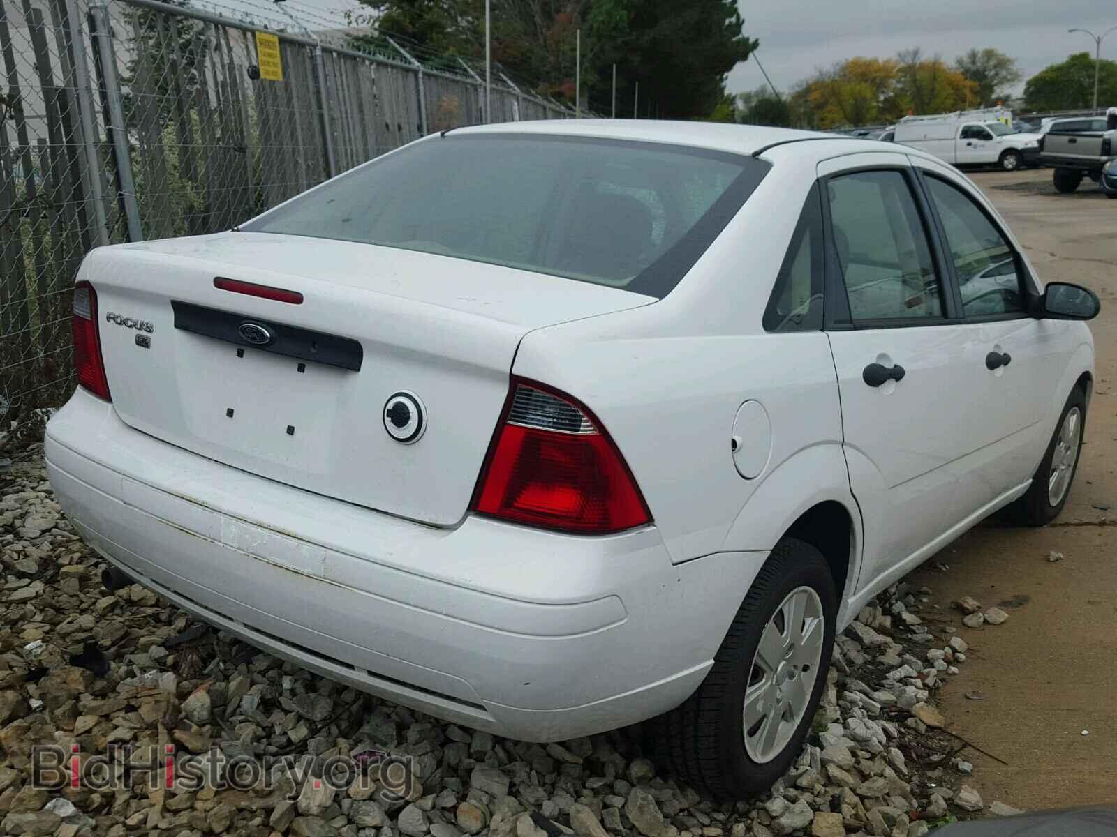 2007 FORD FOCUS - VIN: 1FAHP34N47W323227 - Photo 4
