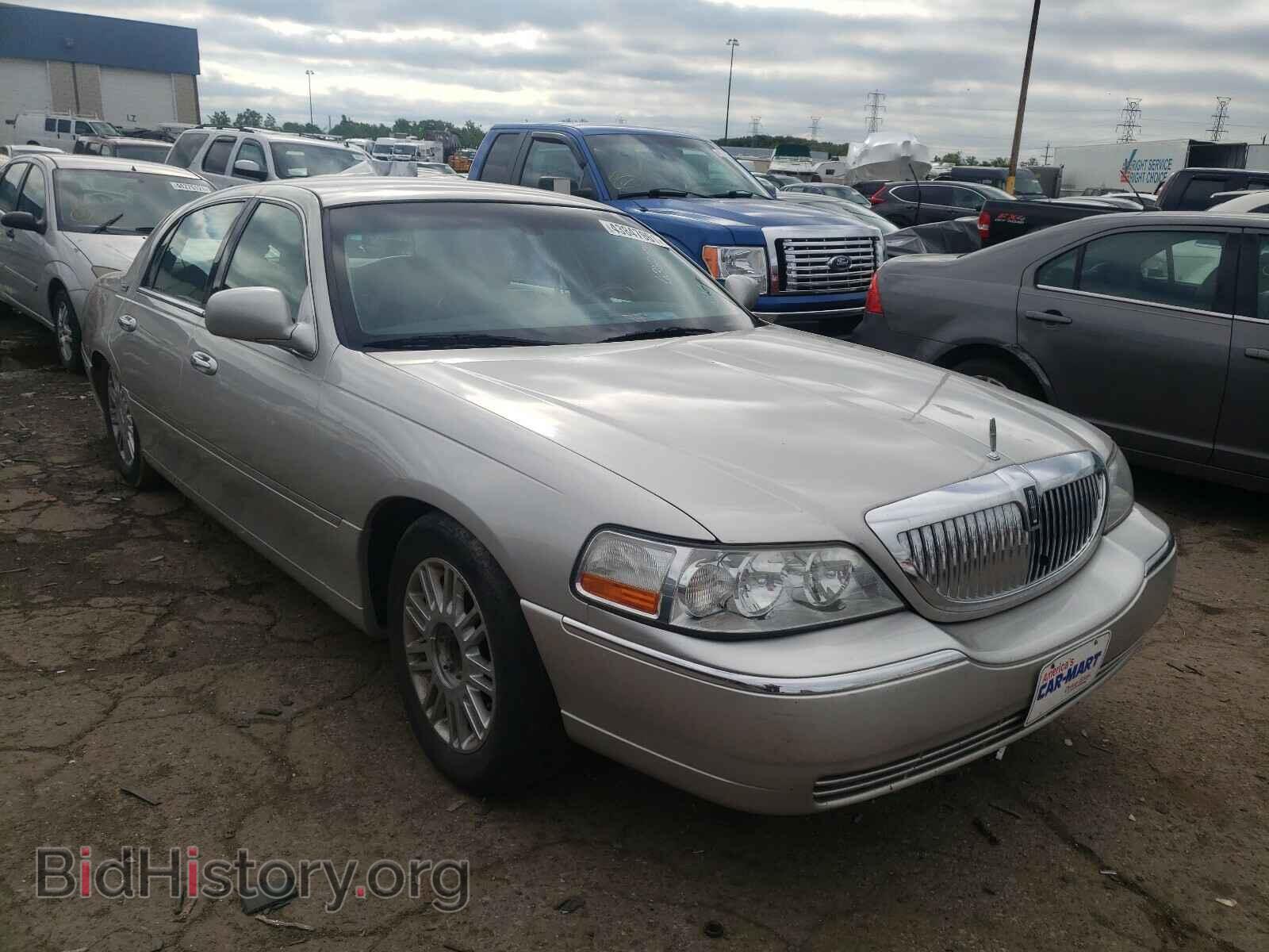 Photo 2LNHM82V18X636207 - LINCOLN TOWNCAR 2008