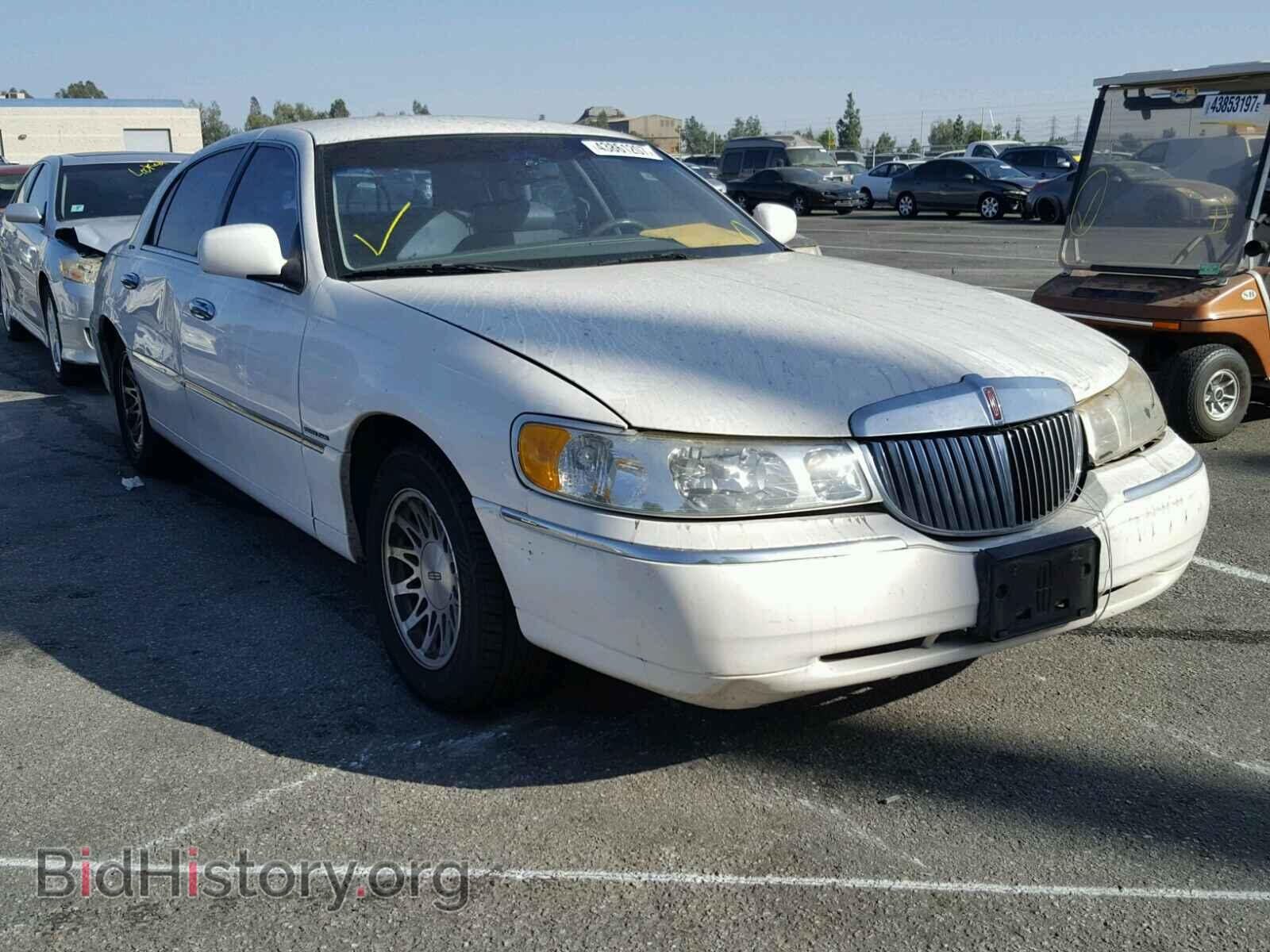 Photo 1LNHM82W9YY813353 - LINCOLN TOWNCAR 2000
