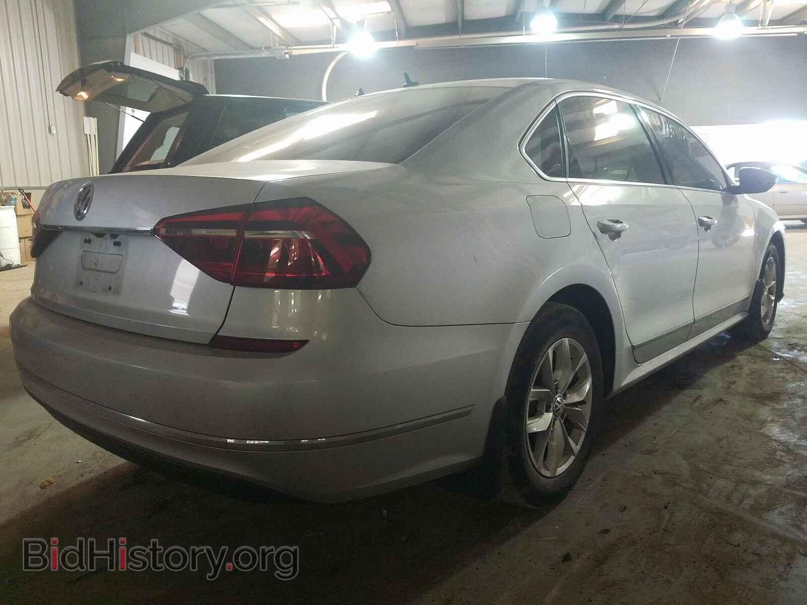 2017 VOLKSWAGEN PASSAT - VIN: 1VWAT7A37HC068512 - Фото 4