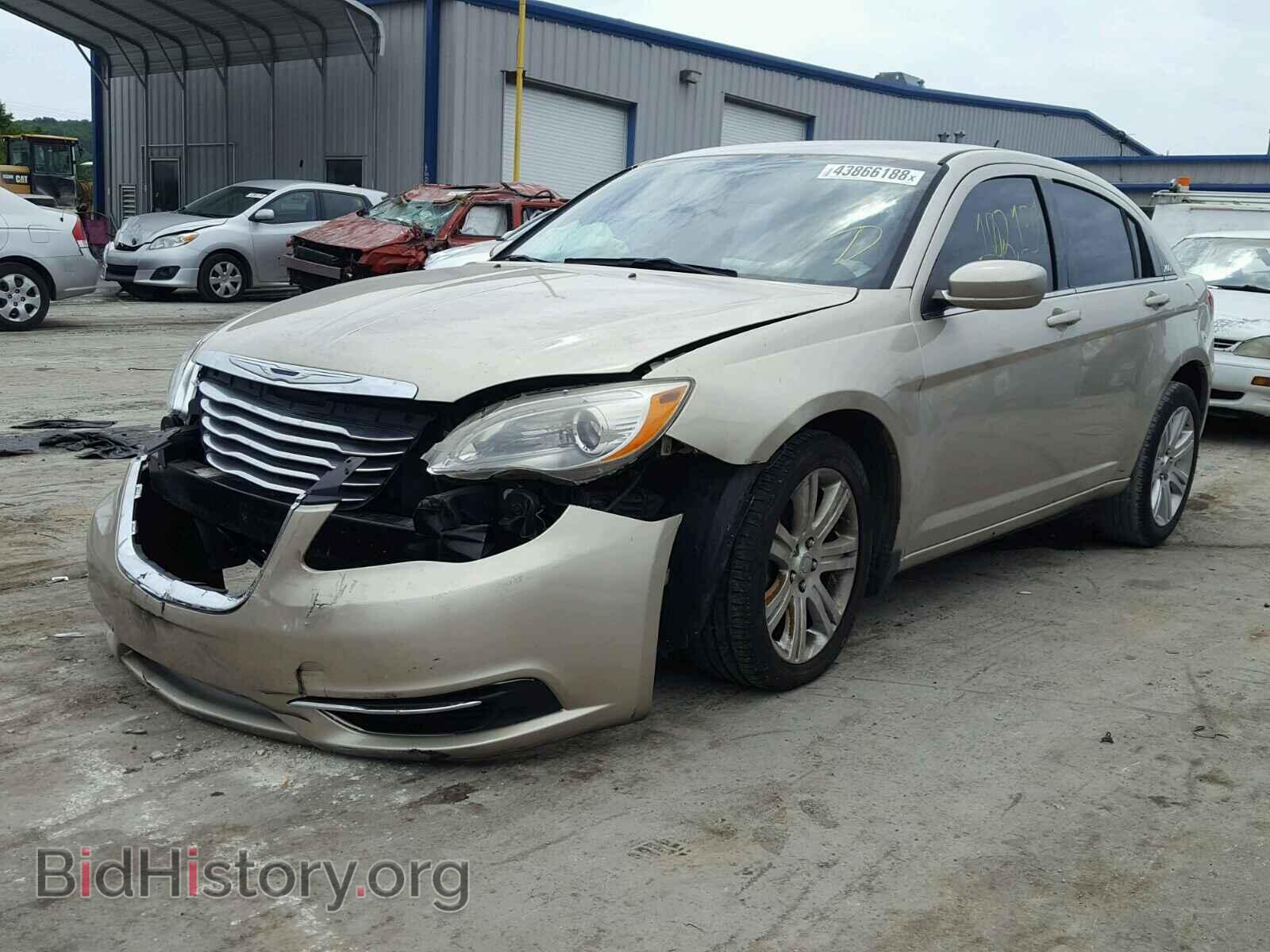 2013 CHRYSLER 200 - VIN: 1C3CCBAB8DN685975 - Фото 2