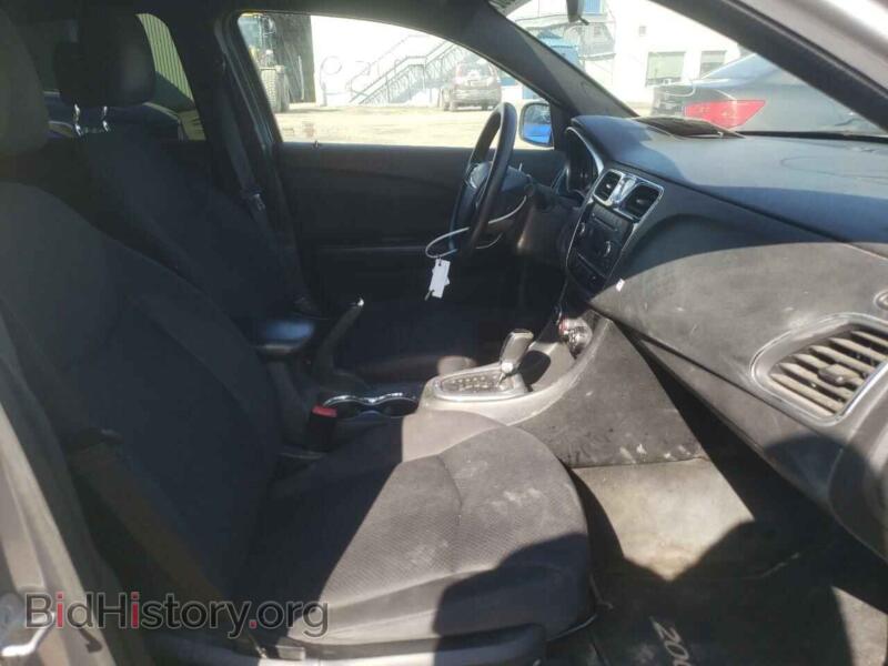 2013 Chrysler 200 (VIN 1C3CCBAB7DN696840) — photo 5 of 10