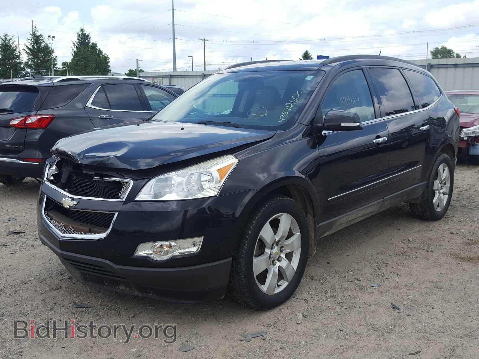 2011 CHEVROLET TRAVERSE - VIN: 1GNKVLED7BJ312702 - Фото 2