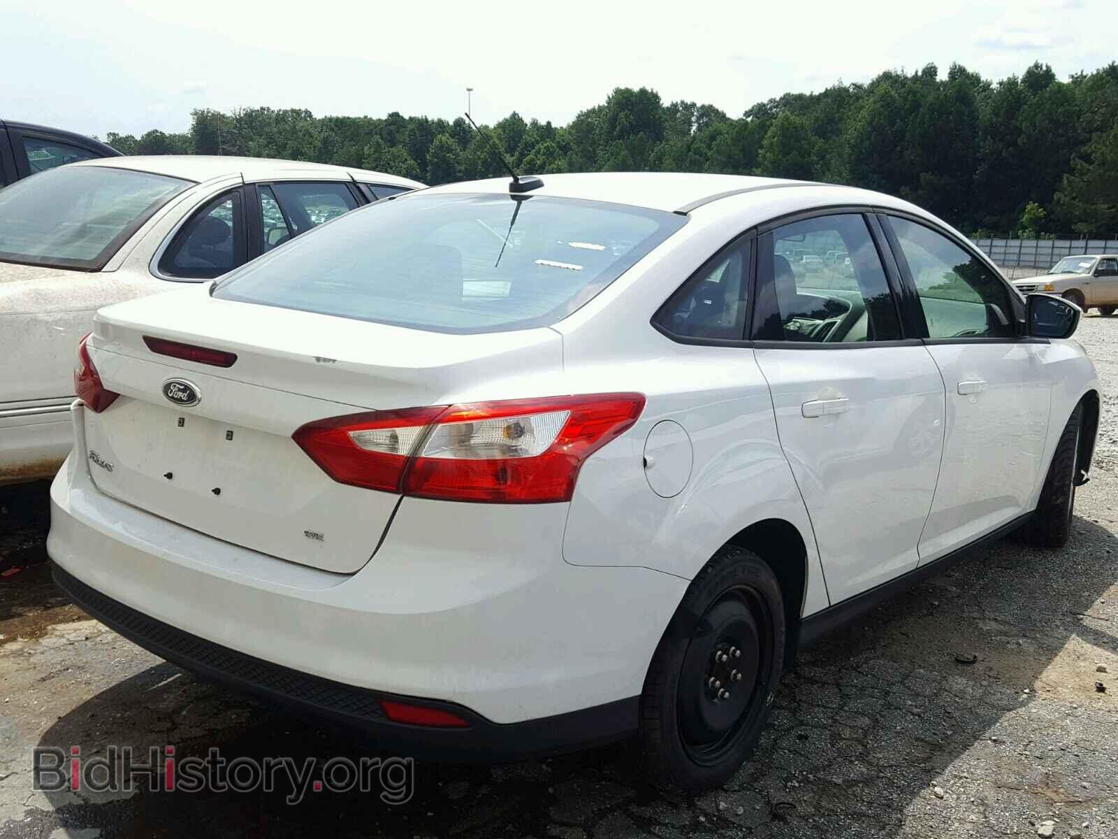 2012 Ford FOCUS (VIN 1FAHP3F22CL275161) — photo 4 of 10