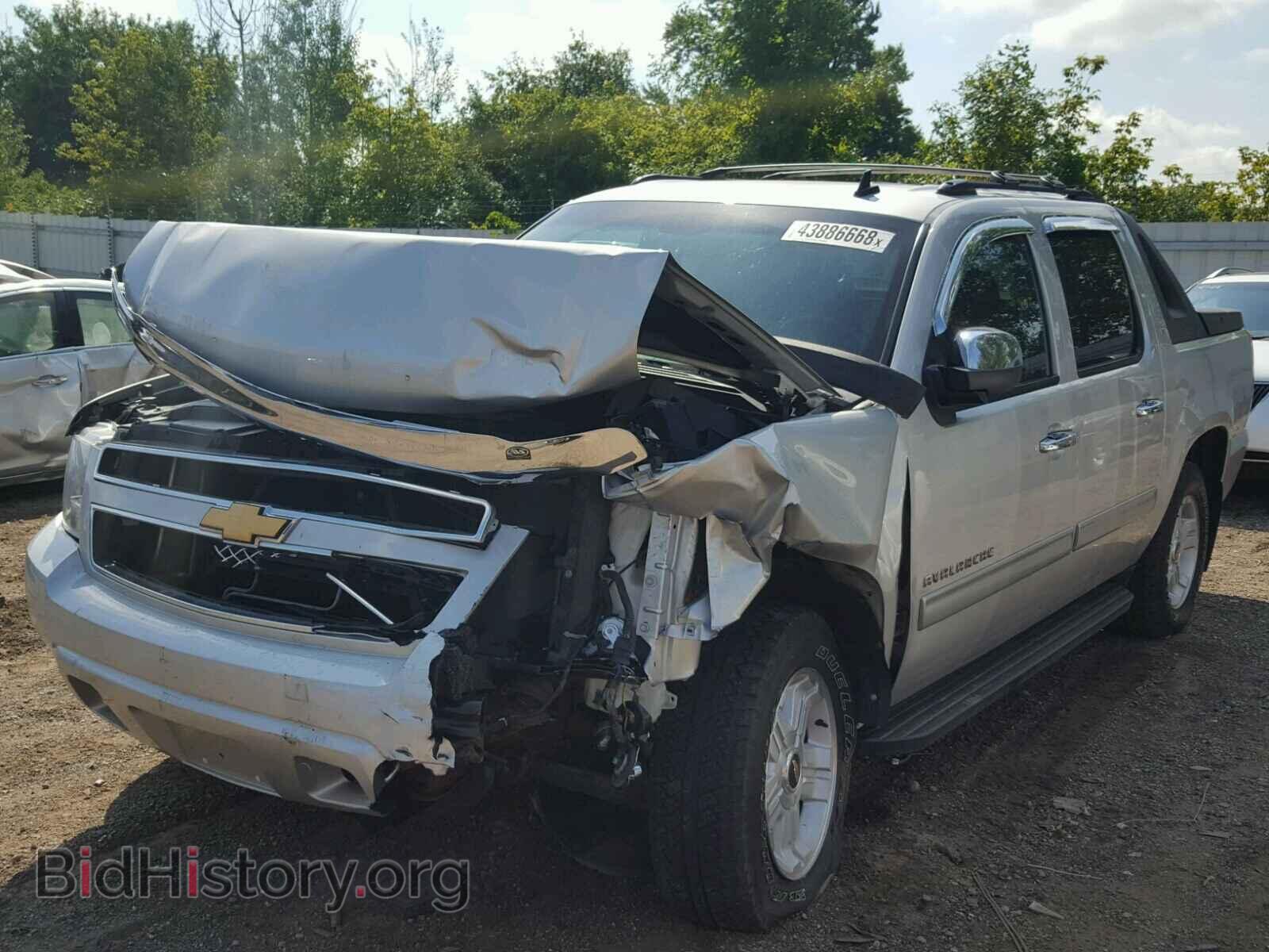 2011 CHEVROLET AVALANCHE - VIN: 3GNTKFE38BG179620 - Фото 2