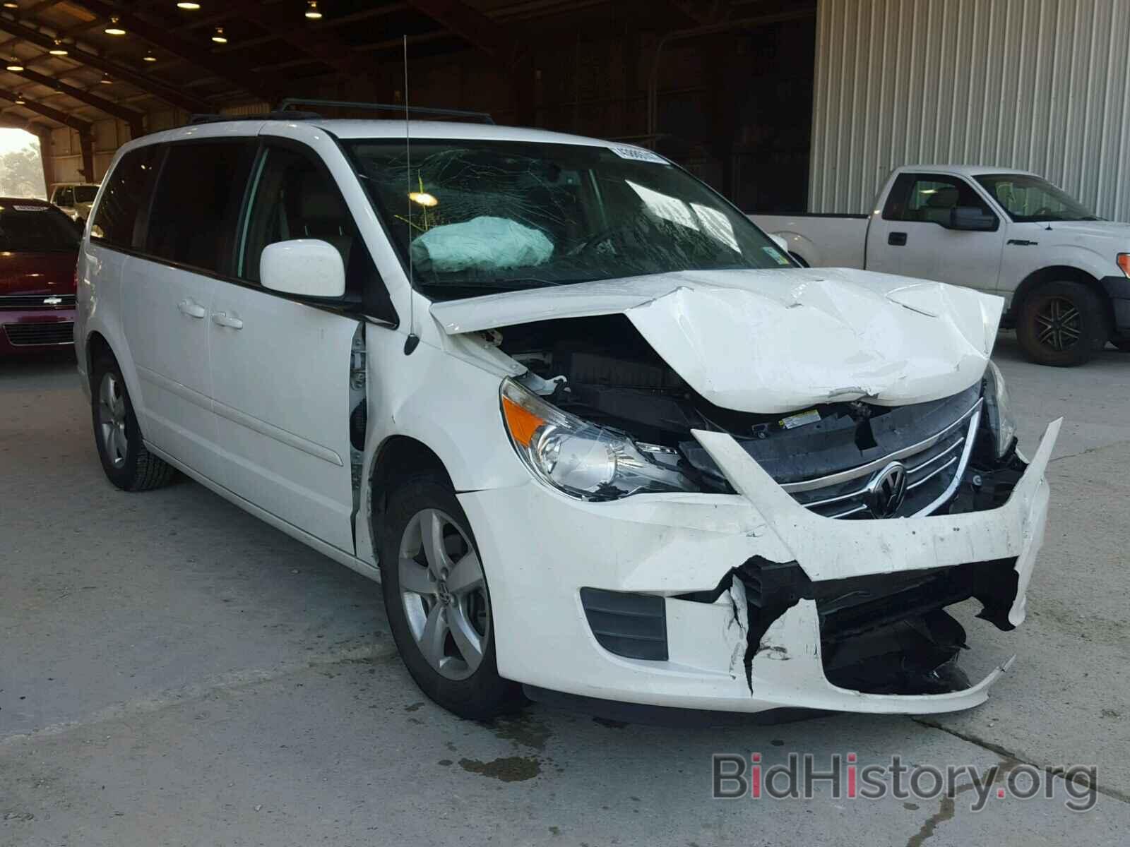 Photo 2V4RW3DG8BR641927 - VOLKSWAGEN ROUTAN 2011