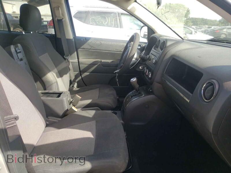 2011 Jeep COMPASS (VIN 1J4NT1FA0BD138050) — фото 5 из 10