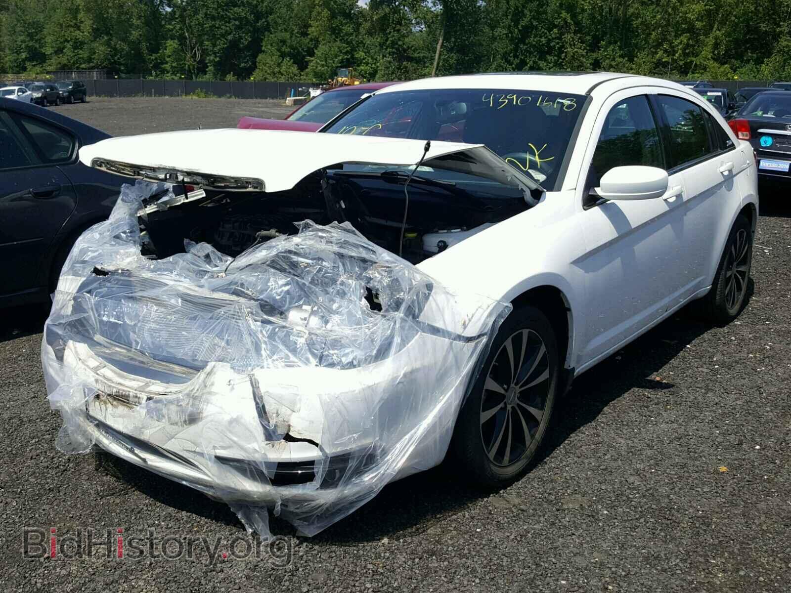 2011 CHRYSLER 200 - VIN: 1C3BC8FG3BN596816 - Фото 2