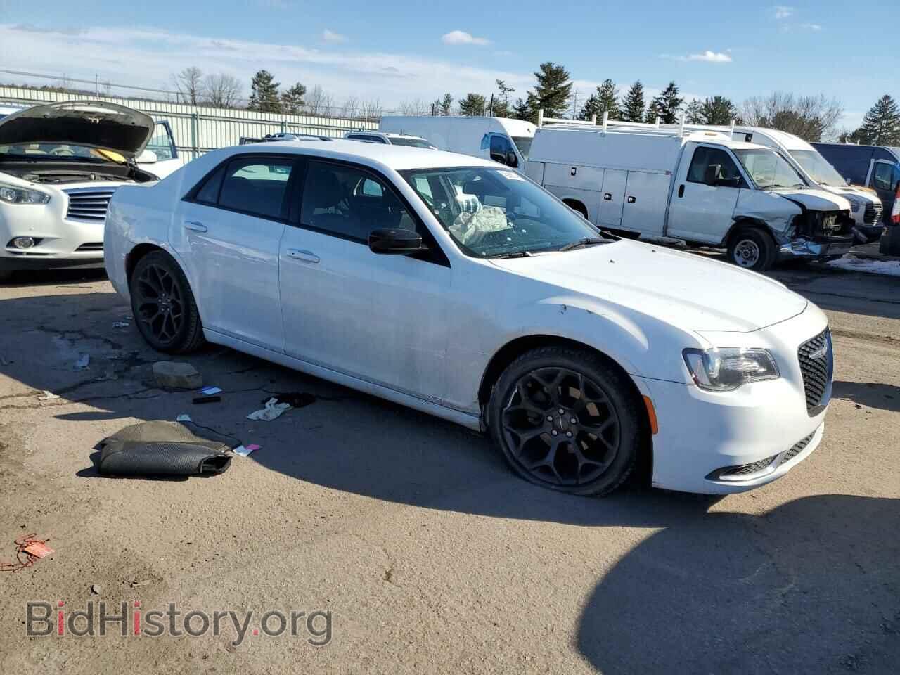 2019 CHRYSLER 300 - VIN: 2C3CCAAG0KH501009 - Фото 4