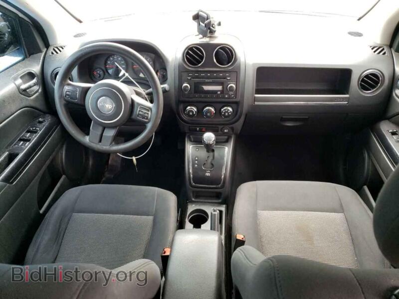 2011 Jeep COMPASS (VIN 1J4NT1FA8BD240969) — photo 8 of 12