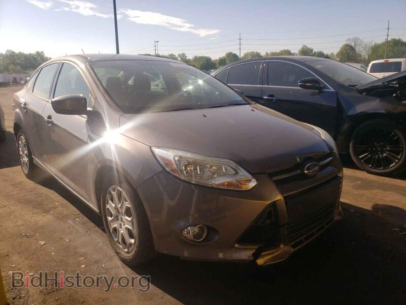 2012 Ford FOCUS Focus SE (VIN 1FAHP3F29CL181438) — фото 1 из 10, Copart, повреждение: передняя часть