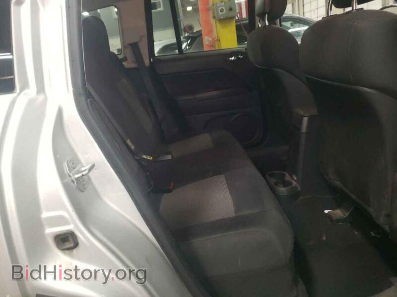 2011 Jeep COMPASS (VIN 1J4NF1FB7BD191974) — фото 10 из 12