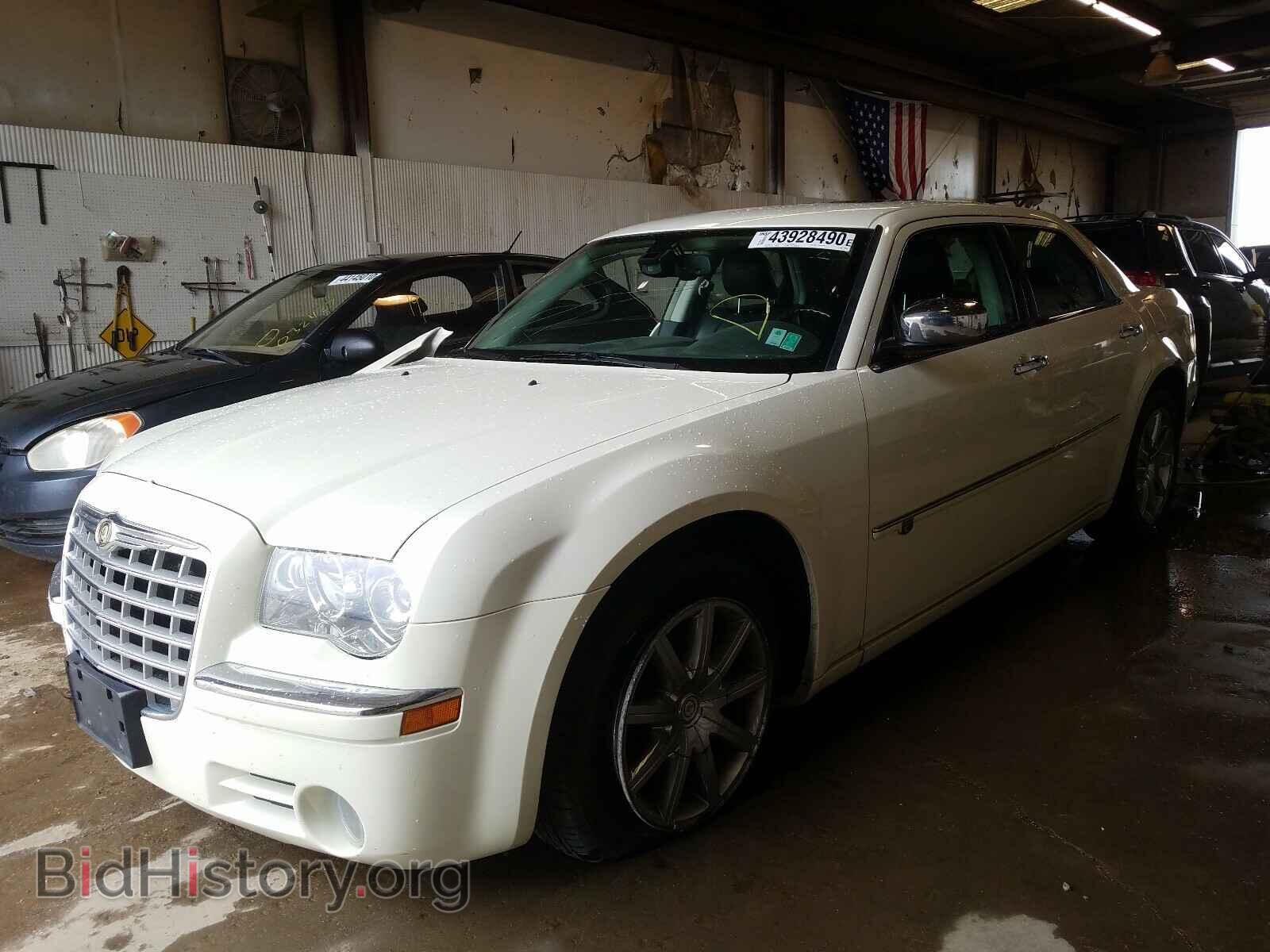 2008 CHRYSLER 300 - VIN: 2C3KA63H38H140338 - Фото 2