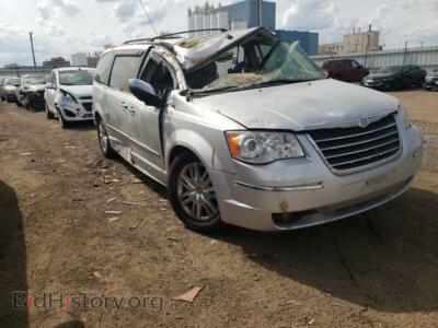 2009 Chrysler MINIVAN Town & COU, silver — VIN 2A8HR64XX9R568139, Copart