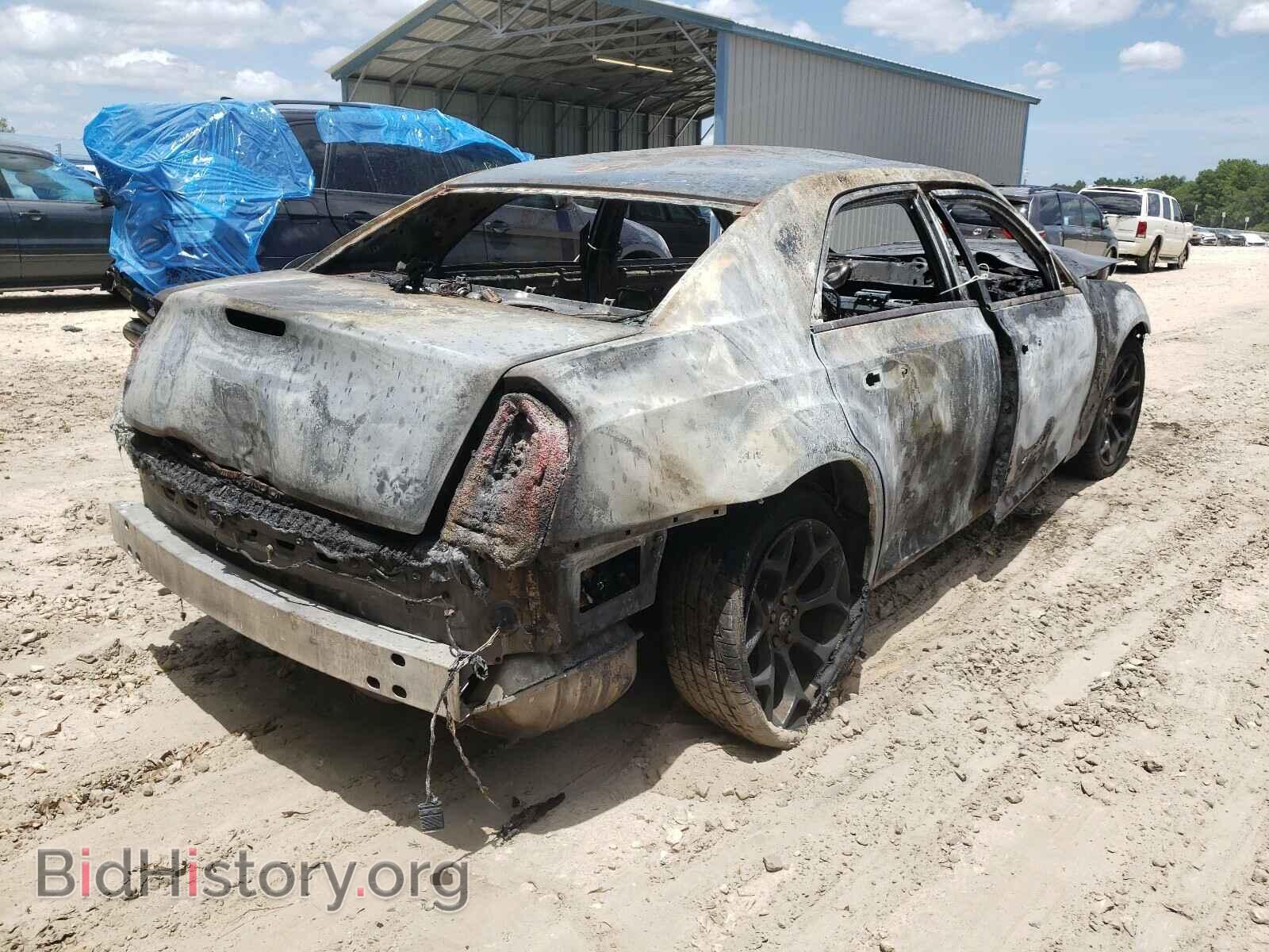 2019 CHRYSLER 300 - VIN: 2C3CCABG5KH537910 - Фото 4