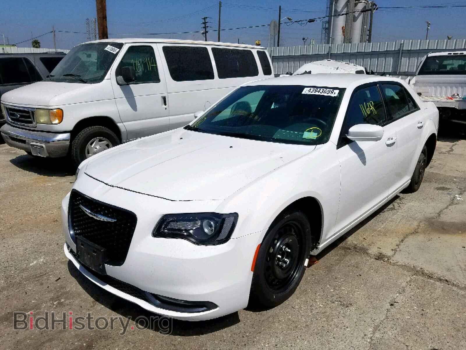 2019 CHRYSLER 300 - VIN: 2C3CCABG3KH515131 - Фото 2