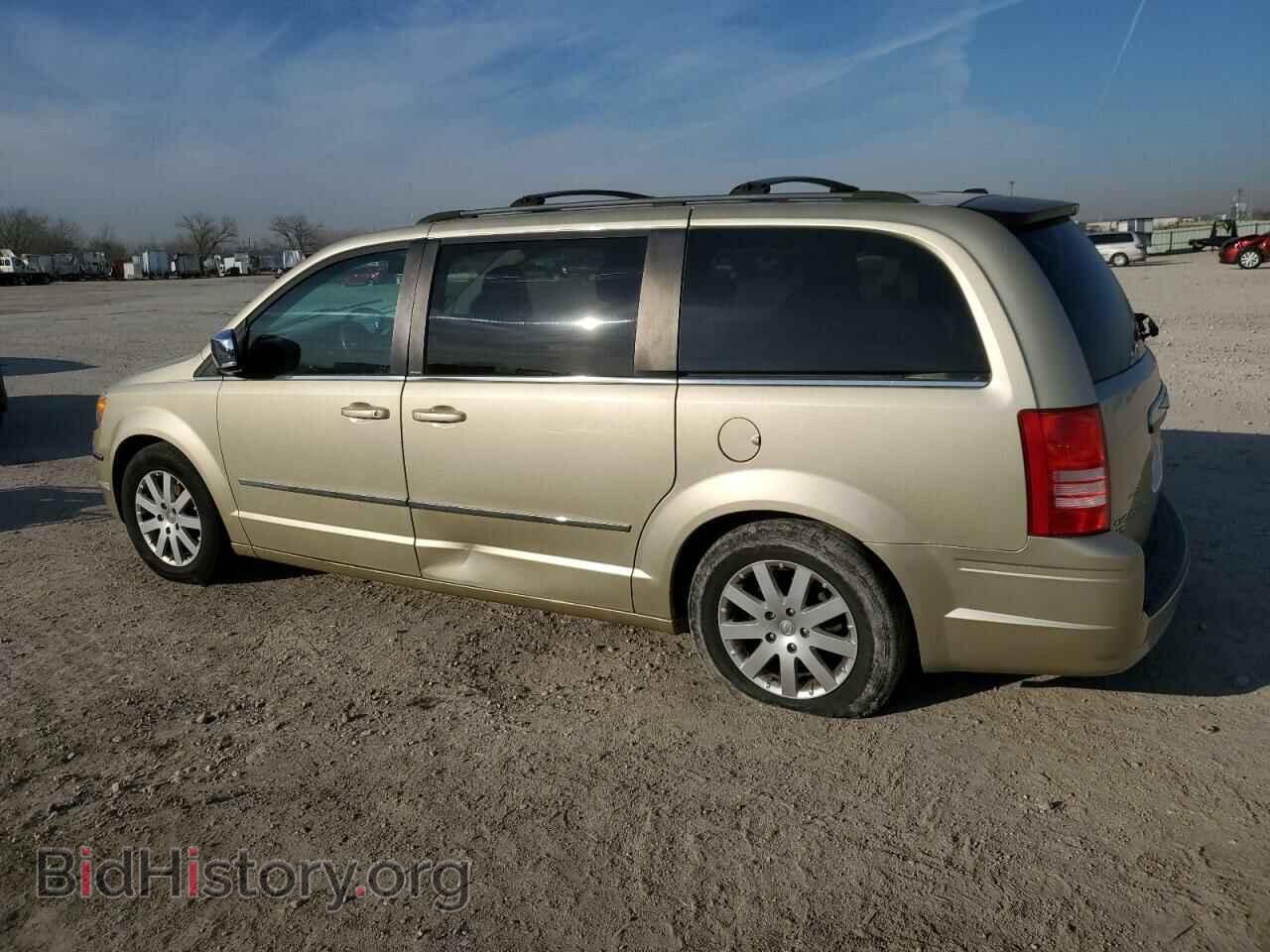 2010 CHRYSLER MINIVAN - VIN: 2A4RR8DX4AR479818 - Фото 2