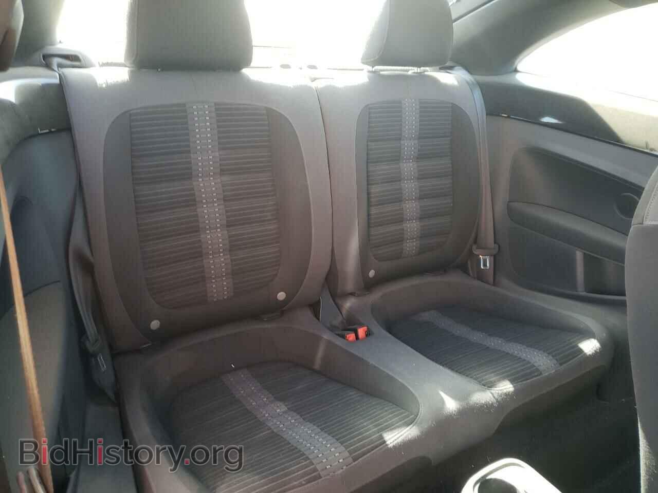 2012 VOLKSWAGEN BEETLE - VIN: 3VWVA7ATXCM618459 - Фото 6