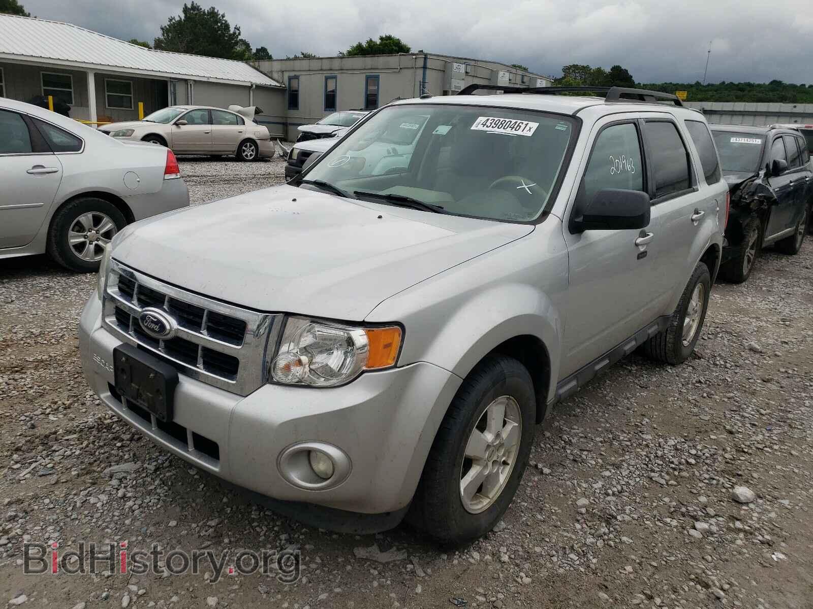 2011 FORD ESCAPE - VIN: 1FMCU0D70BKA07073 - Фото 2