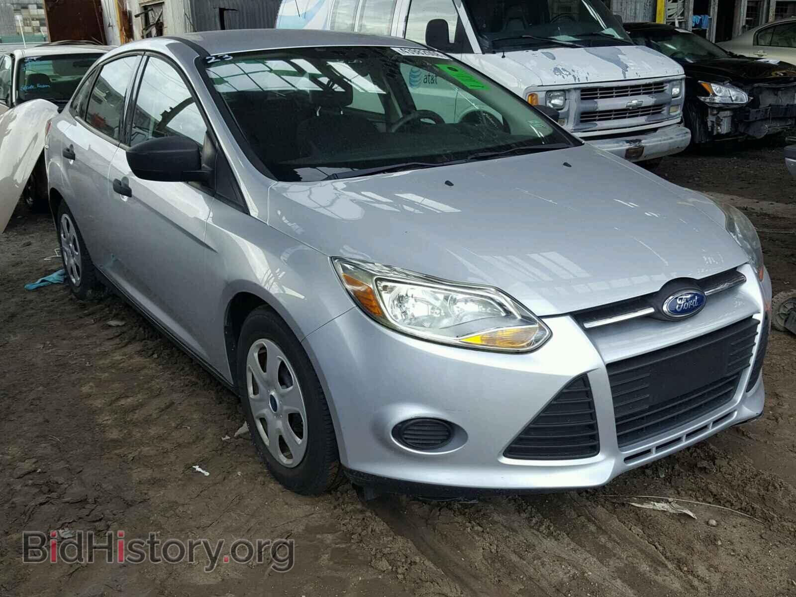 2012 Ford FOCUS Focus S (VIN 1FAHP3E27CL254596) — фото 1 из 10, Copart, повреждение: передняя часть