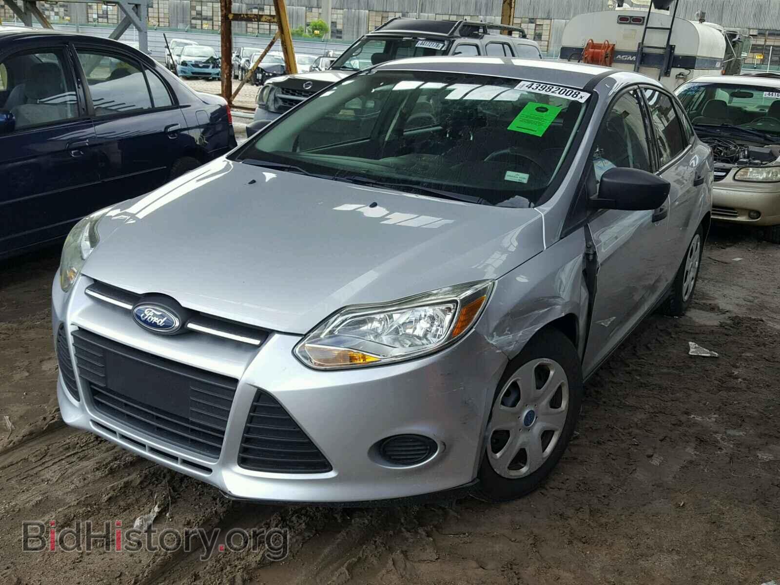 2012 Ford FOCUS (VIN 1FAHP3E27CL254596) — фото 2 из 10