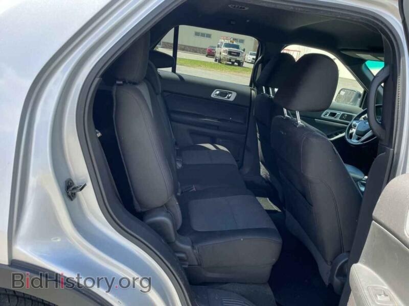 2011 Ford EXPLORER (VIN 1FMHK8D82BGA84470) — фото 6 из 10