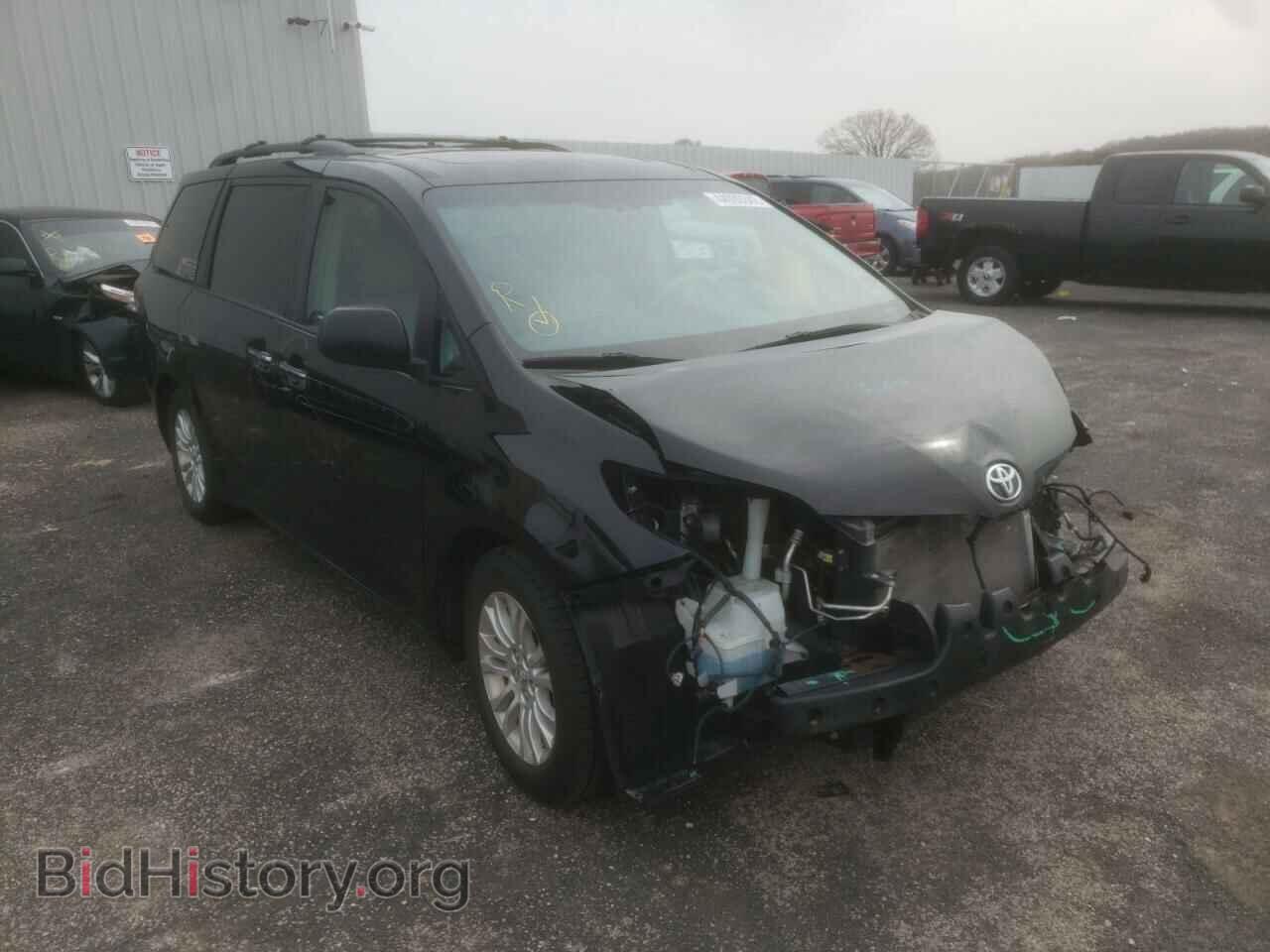 Photo 5TDYK3DC4BS037331 - TOYOTA SIENNA 2011